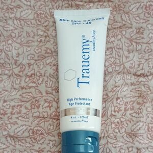 Trauemy High Performance Age Protectant SPF 45 - White and Blue